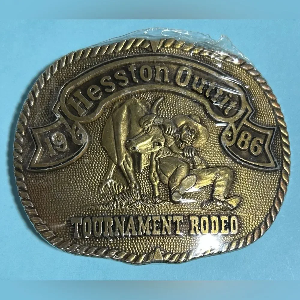 1986 Hesston Outfit Tournament Rodeo PRCA Rodeo Men’s Western Belt Buckle NEW